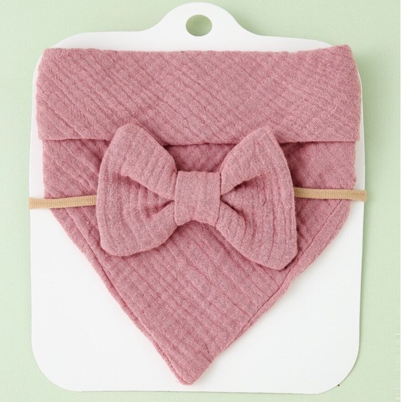 Muslin Dusty Pink 2pc Baby Bib and Hair Bow Set in Muslin NIP - Picture 1 of 3